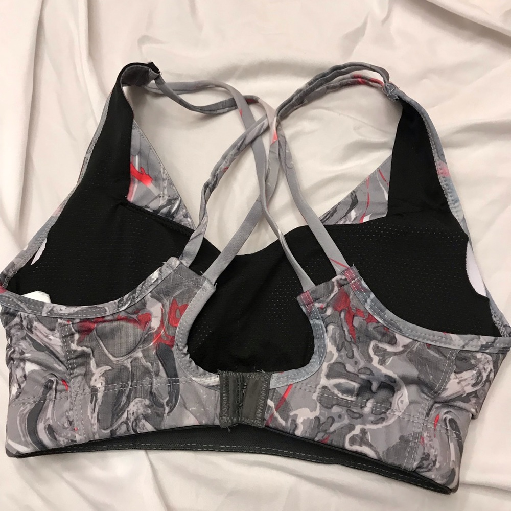 Women’s cross back sports bra